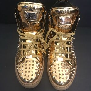 Jump Men’s “Zircon” Gold Sneakers with Spikes